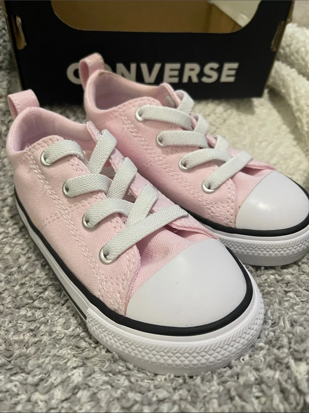 NEW- Converse - 8c